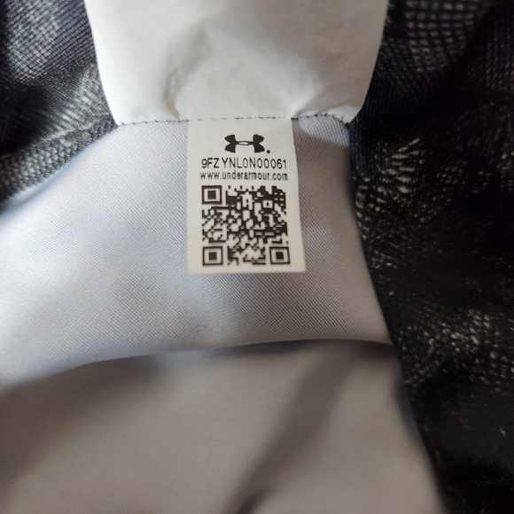 Under Armour Compression Heatgear Gray Abstract Cropped Leggings- Size S - Picture 8 of 8